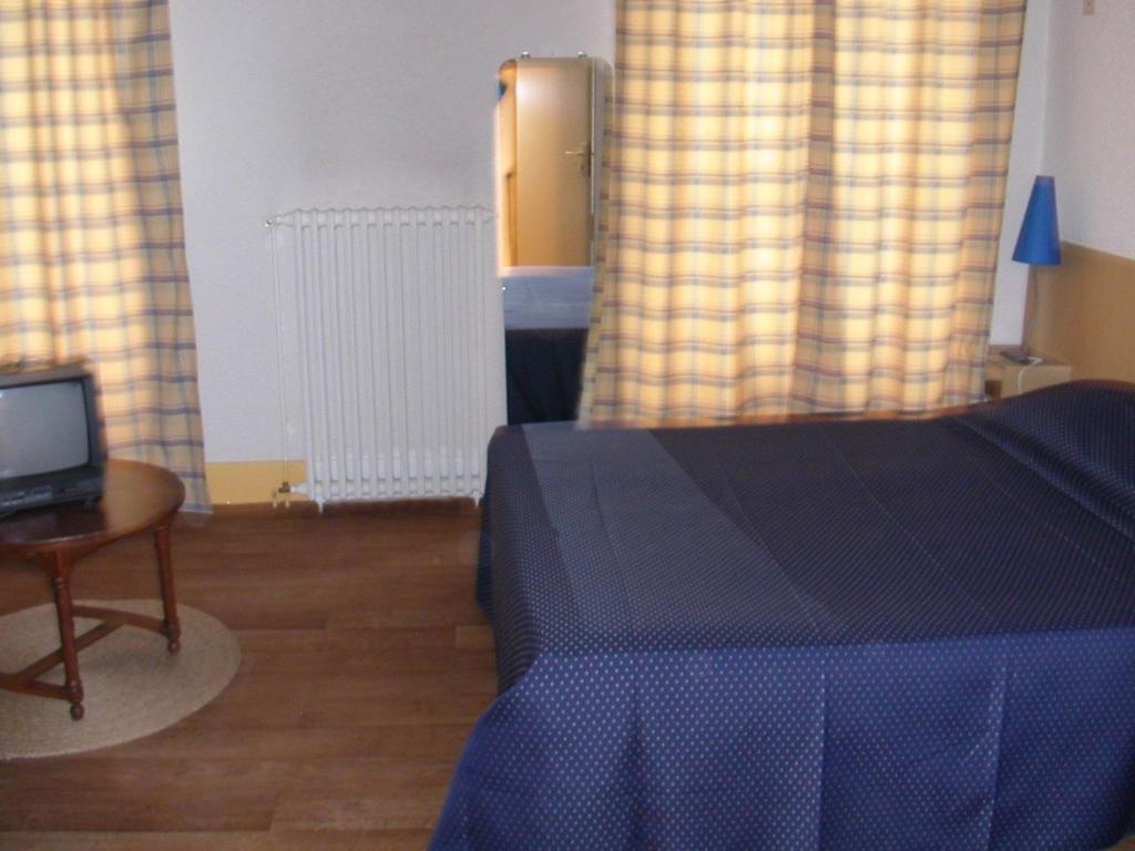 Cleotel La Bourboule Room photo